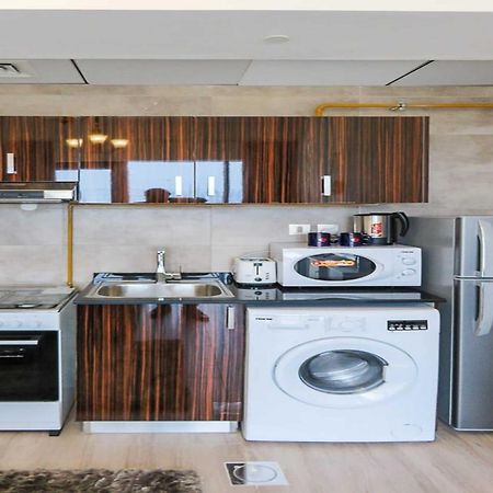 Oyo 860 Studio Apartment, Maya Tower 4, Jumeirah Village Triangle Dubai Esterno foto