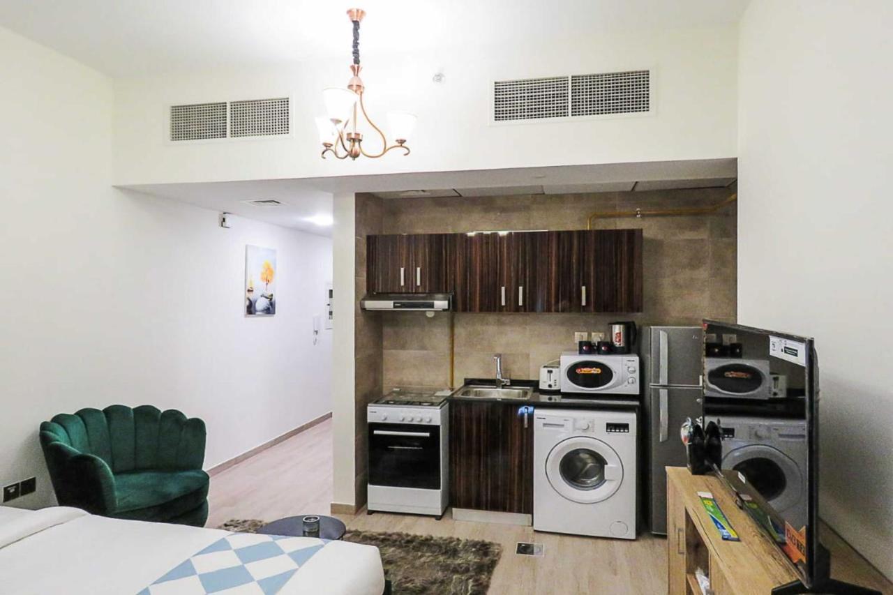 Oyo 860 Studio Apartment, Maya Tower 4, Jumeirah Village Triangle Dubai Esterno foto