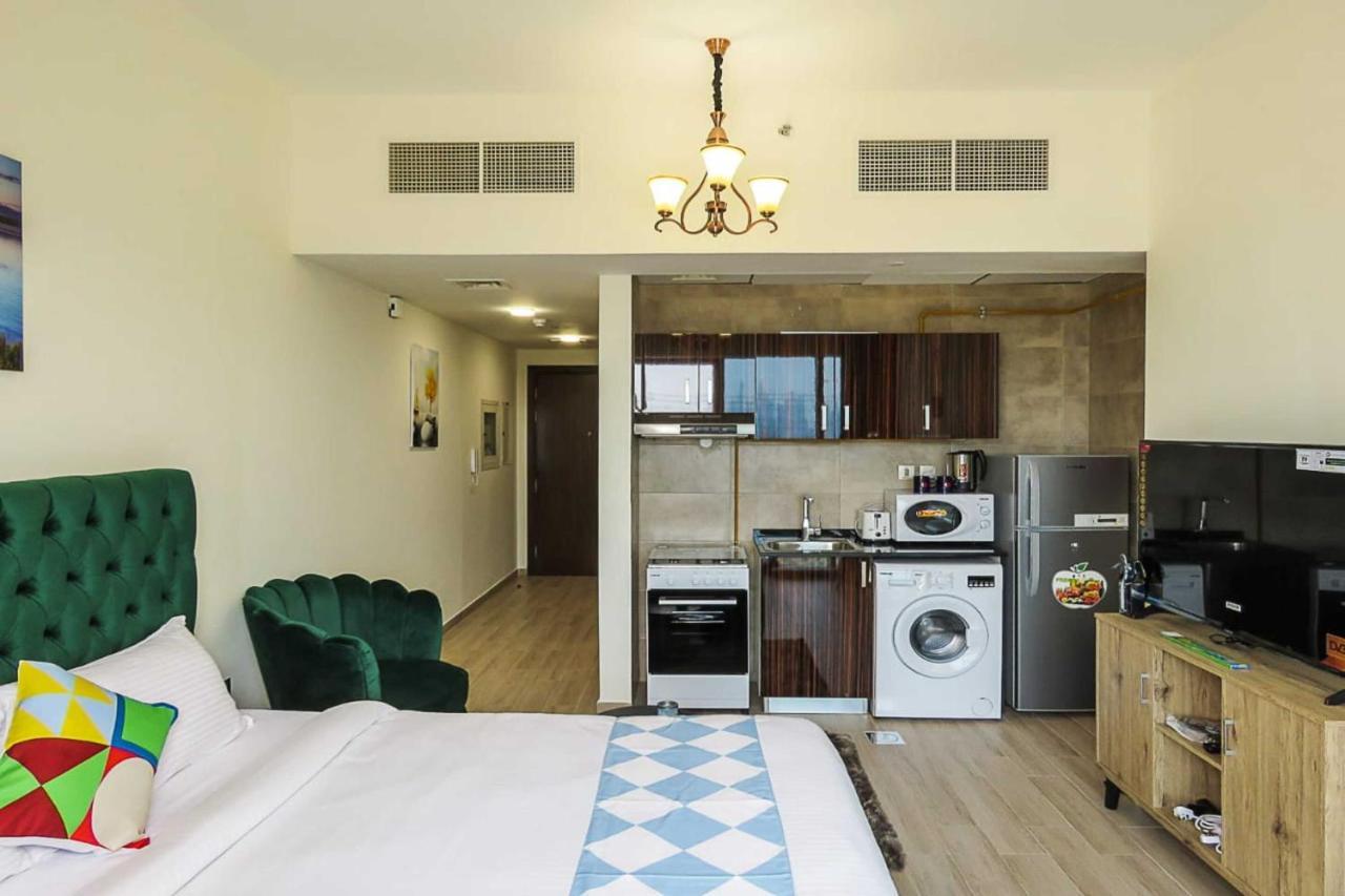 Oyo 860 Studio Apartment, Maya Tower 4, Jumeirah Village Triangle Dubai Esterno foto
