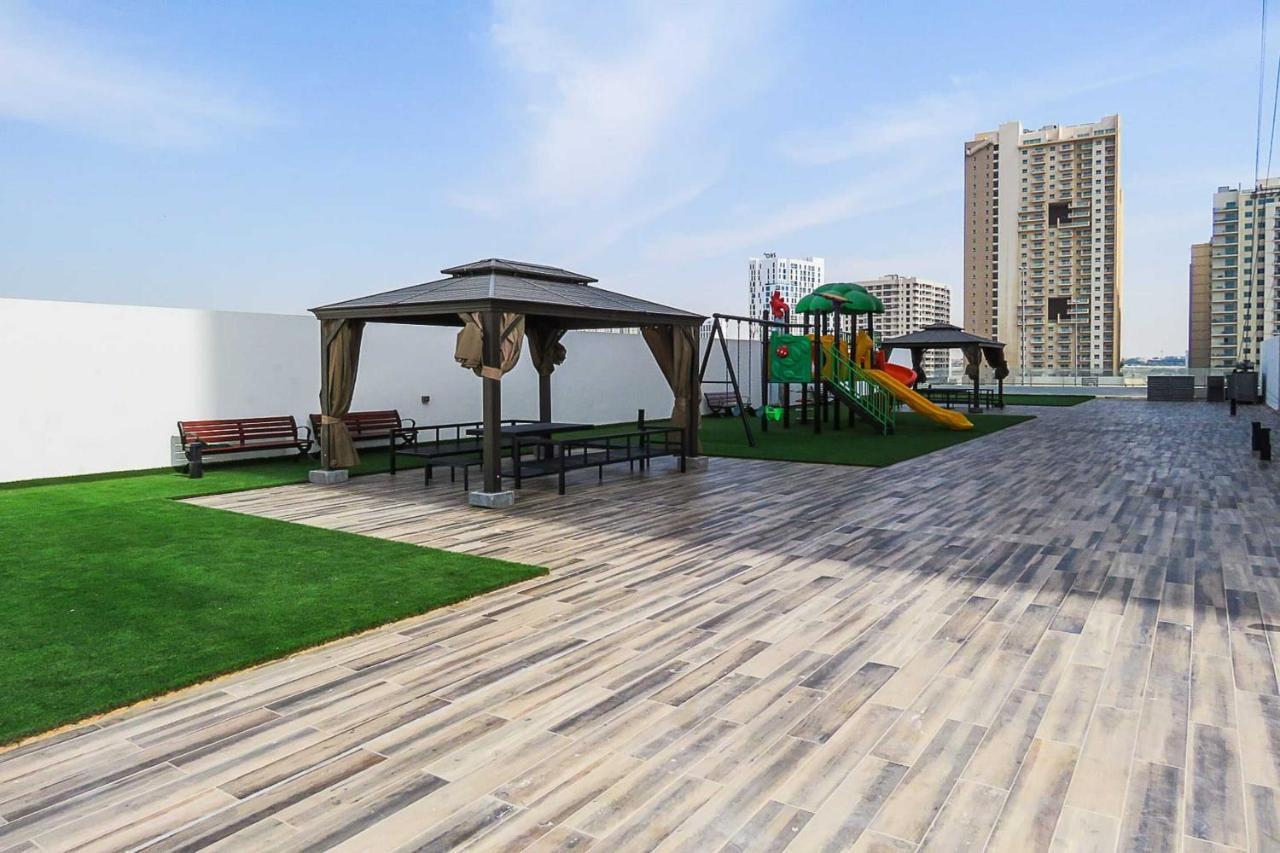 Oyo 860 Studio Apartment, Maya Tower 4, Jumeirah Village Triangle Dubai Esterno foto
